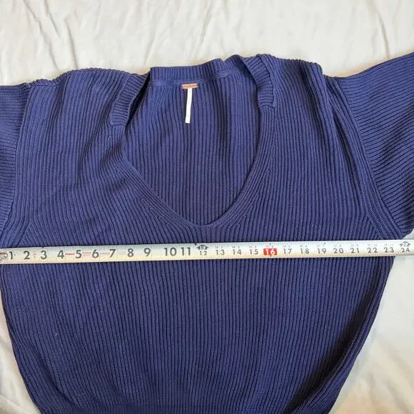 Free People, Dark Blue, V-Neck, Ribbed Sweater- L - Picture 7 of 8
